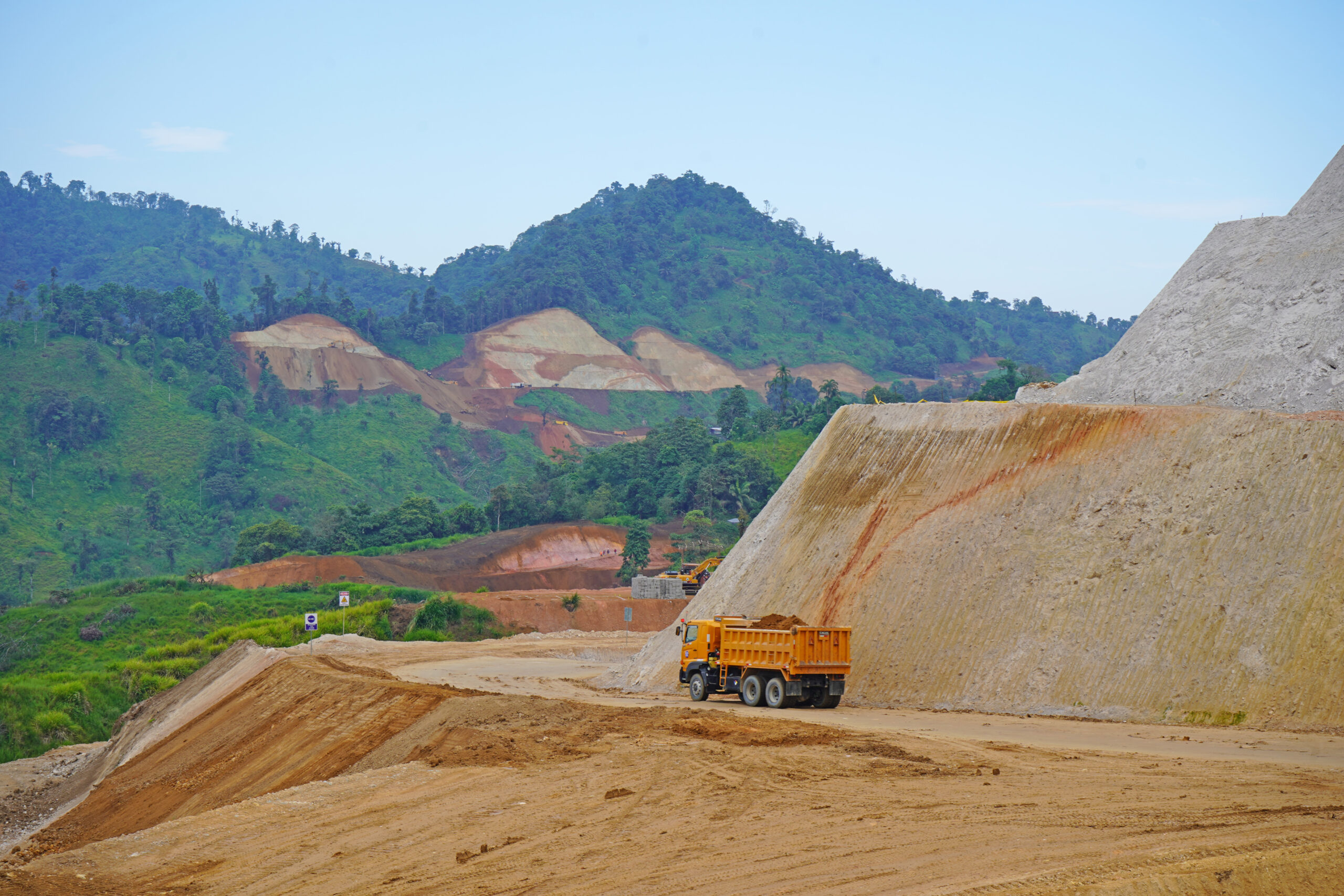 Corte y Estabilización de Talúd