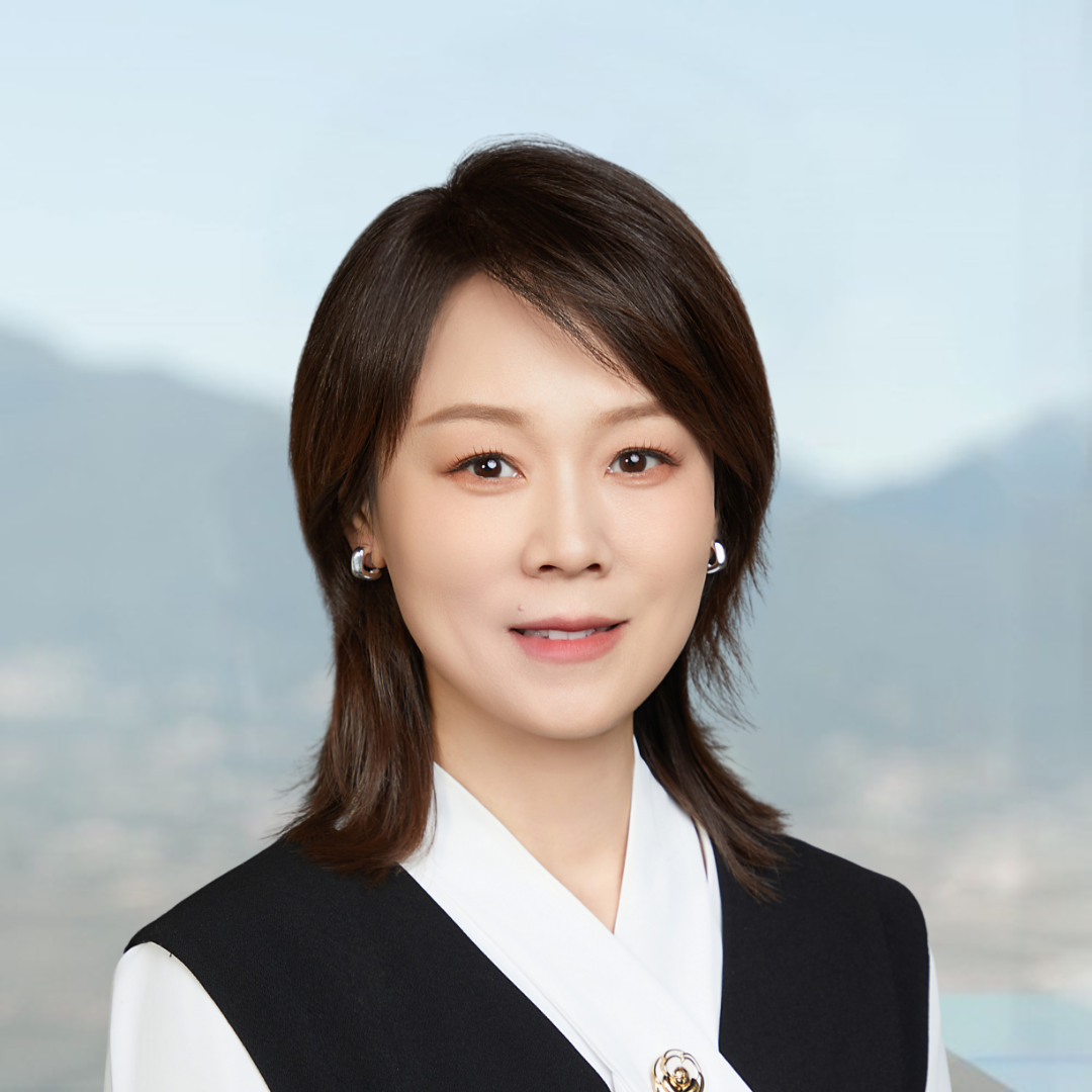 Winnie Wang Headshot edited (1080 x 1080 px)